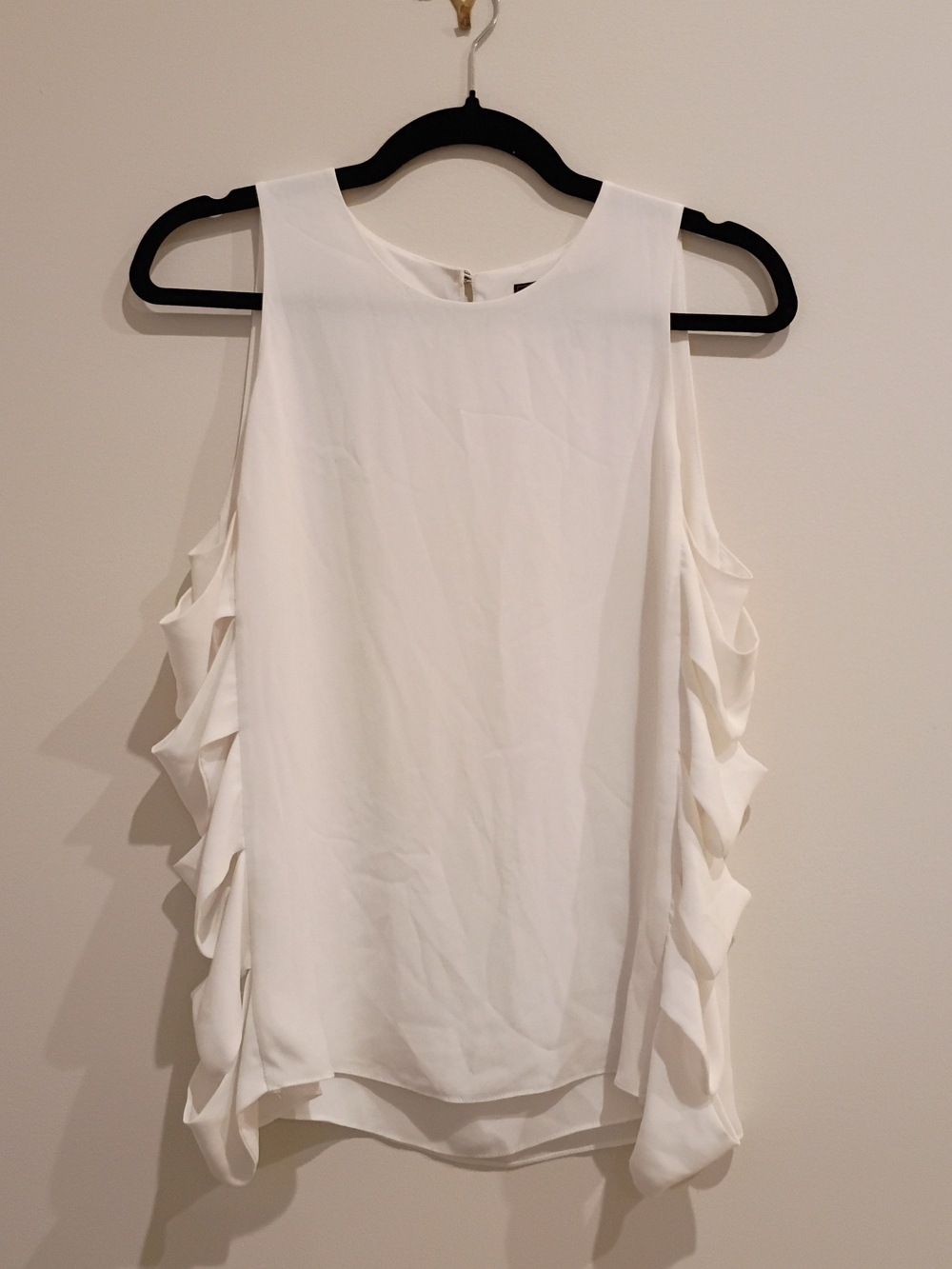BCBG MAXAZRIA || White Ruffle-Side Sleeveless Top Sz. M